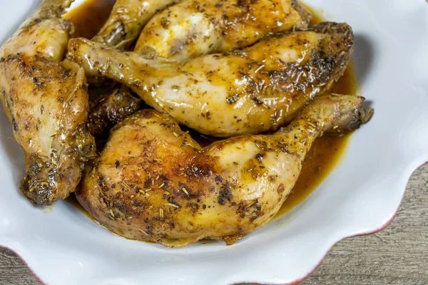 Kaki Ayam Panggang Dalam Piring — Stok Foto