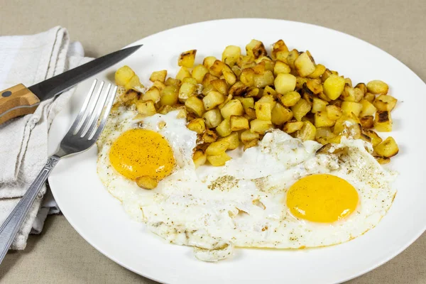 Jajko Smażone Kostką Ziemniaka — Zdjęcie stockowe