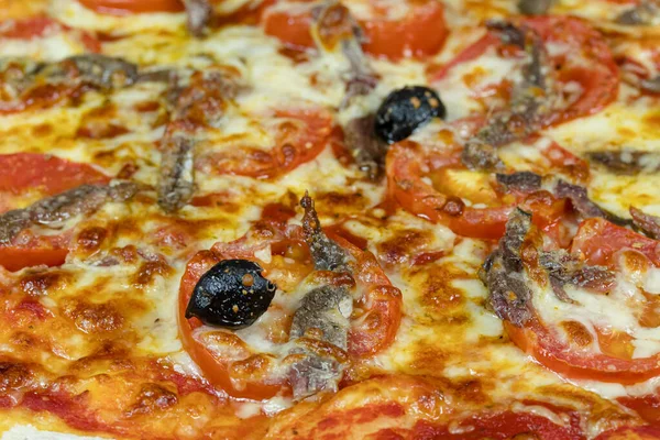 stock image Neapolitan pizza (anchovy pizza, tomato and olives)