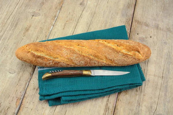 Französisches Baguette Auf Einem Tisch — Stockfoto