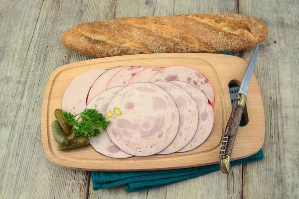 Mortadella Desce Nożem — Zdjęcie stockowe