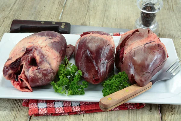 Corazón Cerdo Crudo Sobre Fondo Blanco —  Fotos de Stock