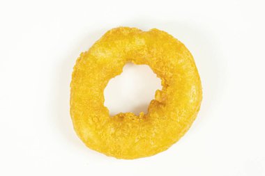 Beyaz arka planda Roma kalamar böreği