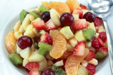Taze meyve salatası.