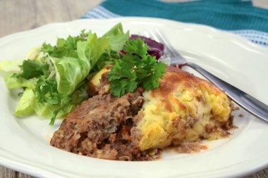 Tabakta kıymalı turta