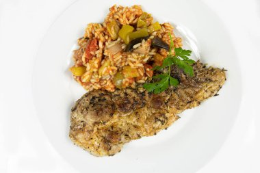 Domuz pirzolası, ratatouille ve pilav.