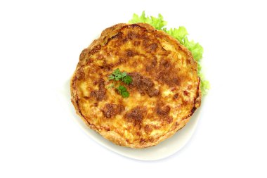 Beyaz arka planda peynirli kiş