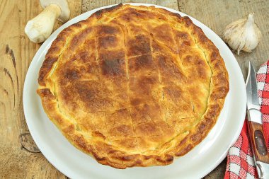 Tabakta mantarlı turta