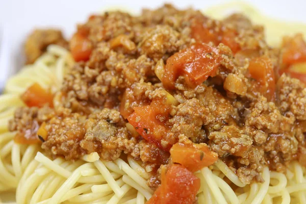 Plato Los Espaguetis Boloñés Sobre Mesa —  Fotos de Stock