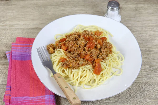 Prato Espaguete Bolonhesa Uma Mesa — Fotografia de Stock