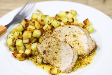 Hardal soslu domuz rostosu.