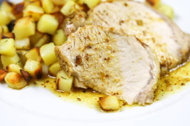 Hardal soslu domuz rostosu.