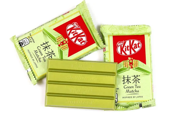 Pacote Kitkat Green Tea Matcha Fundo Branco — Fotografia de Stock