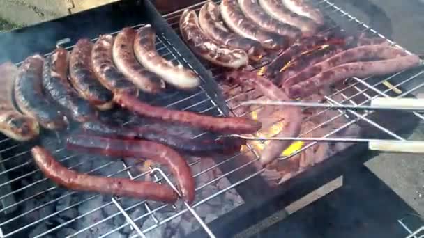 Merguez Salchichas Cocinando Barbacoa — Vídeos de Stock