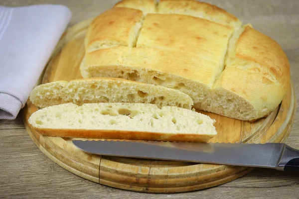 Orientální Chléb Řezací Desce — Stock fotografie