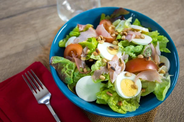 Salada Feita Com Presunto Cru — Fotografia de Stock