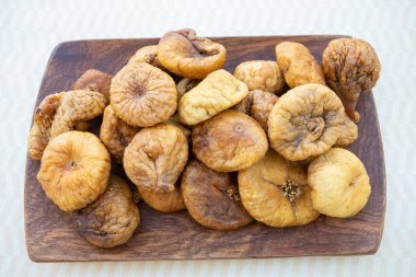 Tepside kurutulmuş incir.