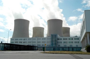 Çek Cumhuriyeti 'ndeki Nükleer Santrali Temelin' in otoparkında.