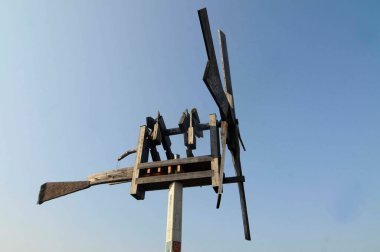 Klopotec, Güney Styria 'da, ilkbaharda Avustralya üzüm bağında kuş korkutucusu.