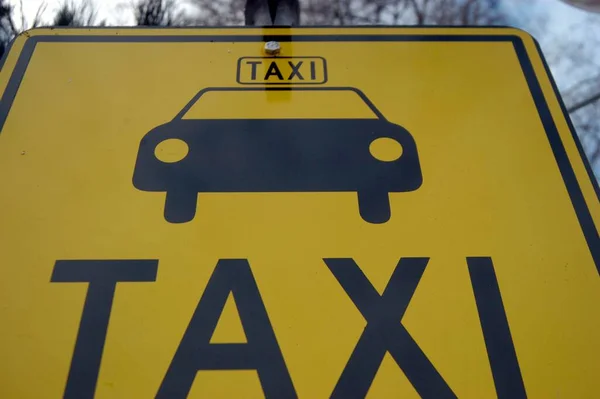 Cartello Taxi Giallo Con Pittogramma Auto — Foto Stock