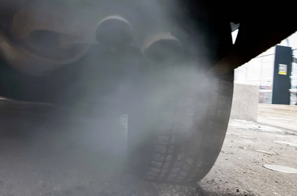Poluição Partículas Causadas Pelos Gases Escape Dos Automóveis Nuvem Fumo — Fotografia de Stock