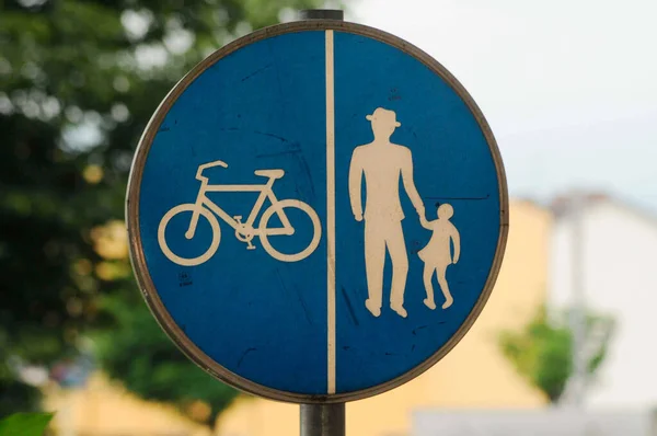 Звичайний Пішохідний Велосипедний Маршрут Місті Синій Знак Руху — стокове фото