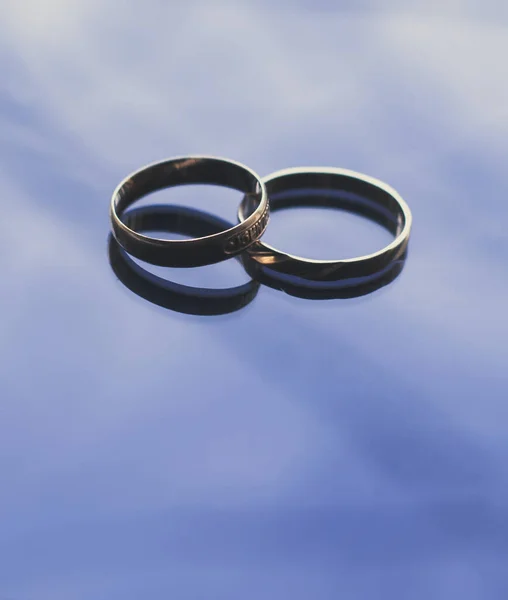 Two Rings Dark Background Wedding Rings Reflection Wedding Rings — Stock Photo, Image