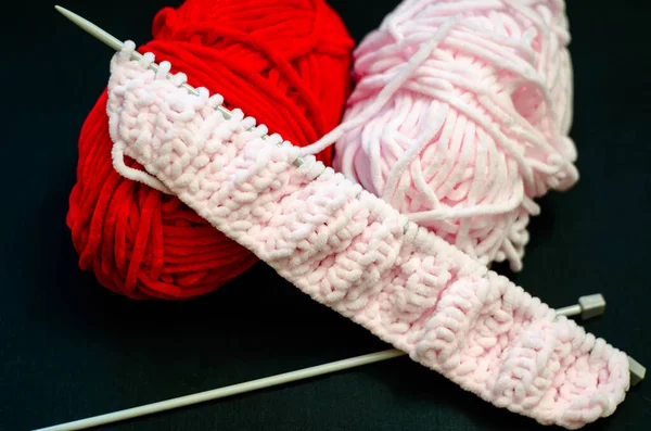 Red Pink Threads Knitting Black Background Knitting Needles — Stock Photo, Image