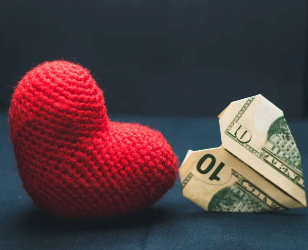 Dois Corações Num Fundo Preto Tricotado Feito Papel Romance Dia — Fotografia de Stock
