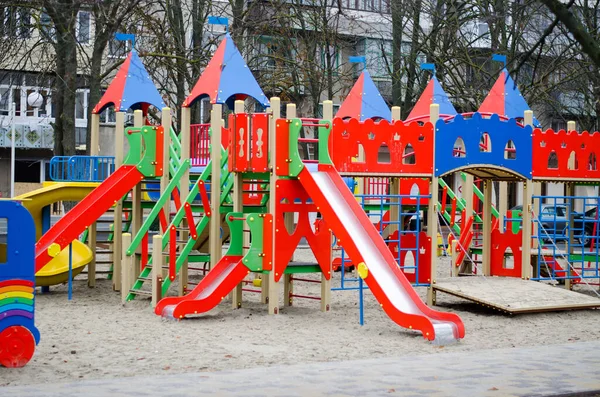 Bardzo Duży Jasny Kolorowy Plac Zabaw — Zdjęcie stockowe