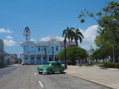 Klasik Amerikan arabası işte. Cienfuegos, Küba.
