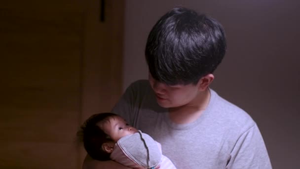 Asian Father Hold Sing His Infant Baby Daughter Standing Carry — Vídeo de Stock