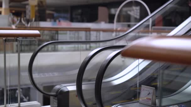 Kosong Department Store Eskalator Tanpa Orang Tidak Ada Orang Sekitar — Stok Video