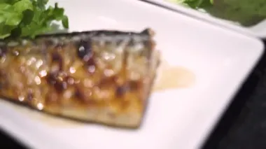 4k Japon tarif menüsü, öğle yemeği zamanı, ızgara ton balığı, Asya mutfağı, beslenme diyeti, omega 3, floresan ışığı, yeşil sebze, yemek dersi yemeği, kalite malzemesi, hareketlilik.