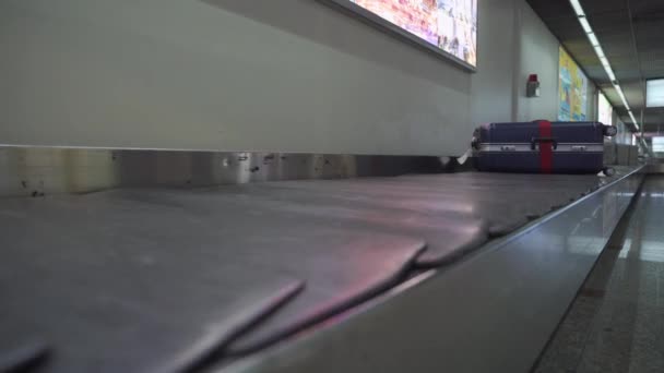 Uma Correia Transportadora Bagagem Eletrônica Movimento Hall Chegada Terminal Última — Vídeo de Stock