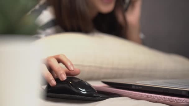 Asiática Joven Mujer Que Trabaja Casa Chica Que Usa Ordenador — Vídeos de Stock