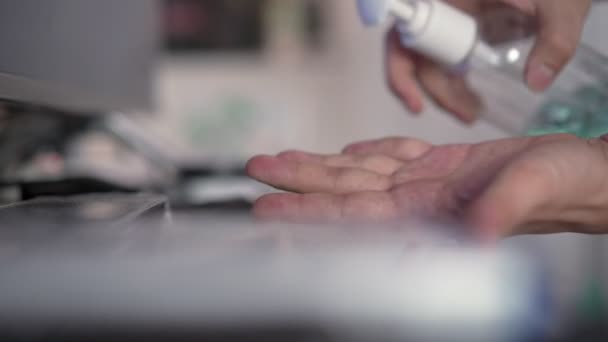 Rengøring Hånd Med Sanitizer Gel Forhindre Bakterier Corona Virus Covid – Stock-video