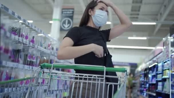 Mujer Asiática Usar Máscara Empuje Carro Tienda Comestibles Nuevo Estilo — Vídeos de Stock
