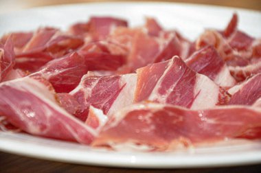  Restoranda İberya jambonu