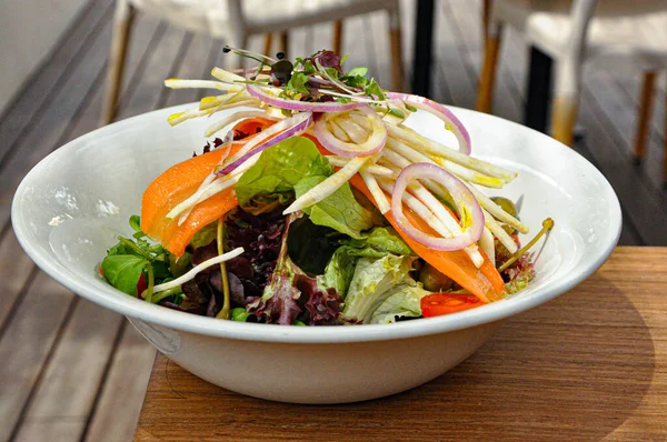 Grüner Und Gemischter Salat — Stockfoto