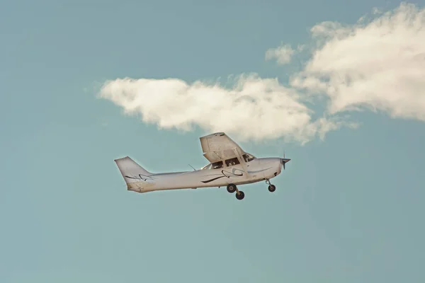 Самолет Летит — стоковое фото