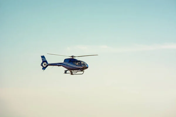 Красивый Вертолет Летит Фоновом Режиме — стоковое фото