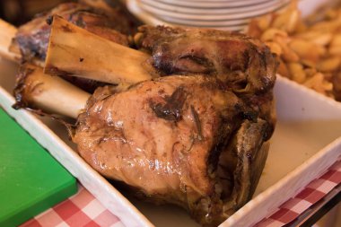 fırında patates ile Dana eti Knuckle yakın çekim