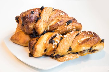 Plaka üzerinde İtalyan ay çöreği