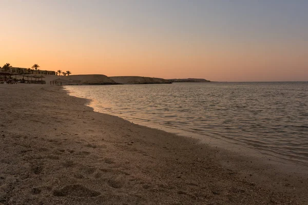 Maravillosa playa egipcia al atardecer — Foto de Stock
