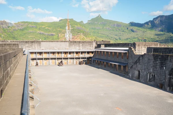 La vista de la fortaleza en Port louis — Foto de Stock
