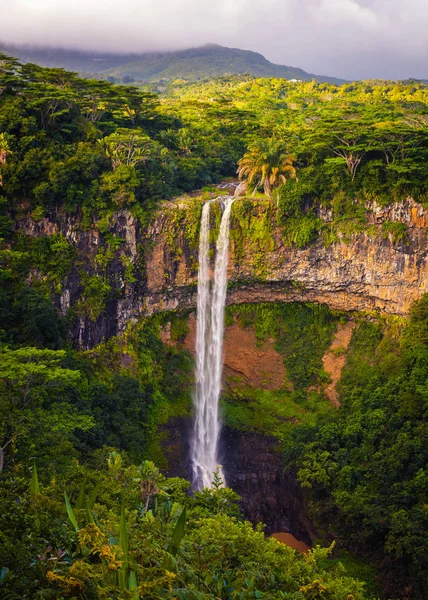 Impresionante paisaje de cascada de Chamarel — Foto de Stock
