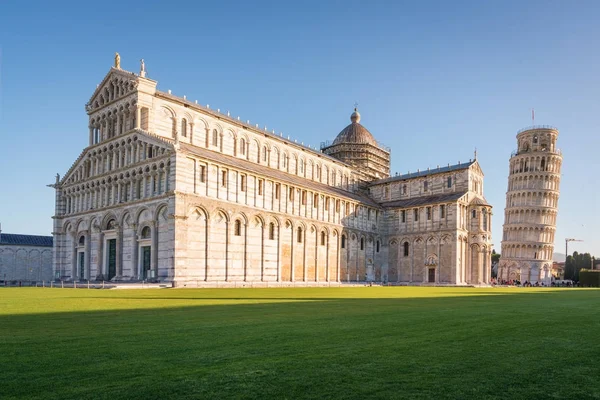 Pisa Katedrali ve Eğik Kule — Stok fotoğraf
