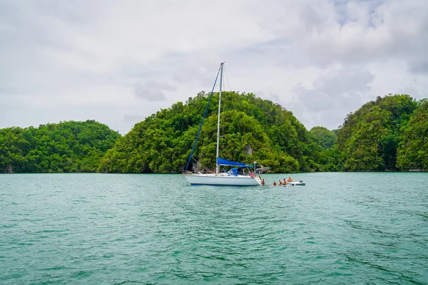 Luxury boat anchored of Los Haitises natural park — Stock Photo, Image