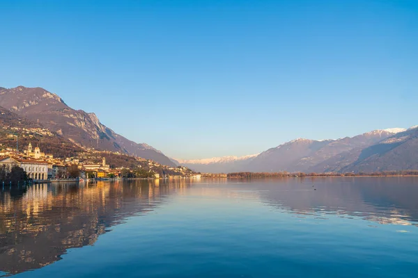 宜人的宜秀湖全景 — 图库照片